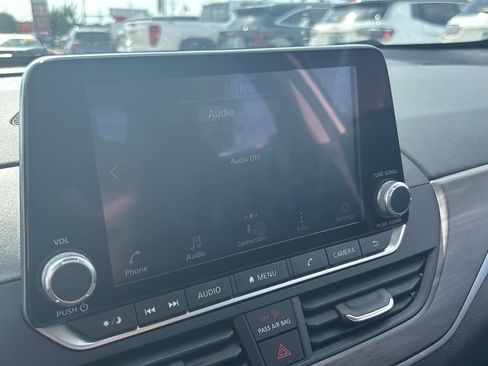Used 2025 Nissan Altima 2.5 SV FWD image 17