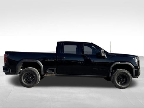 Used 2025 GMC Sierra 2500 AT4X image 2