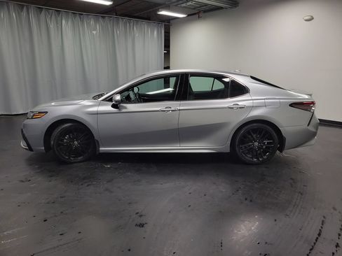 Used 2024 Toyota Camry XSE FWD image 5