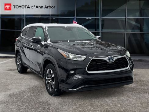 Used 2021 Toyota Highlander XLE image 1