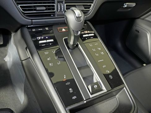 New 2026 Porsche Macan GTS AWD/4WD image 30