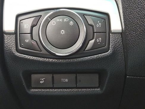 Used 2016 Ford Explorer XLT w/ Equipment Group 202A AWD/4WD image 28