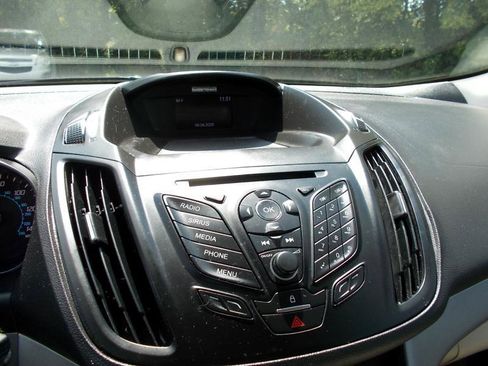 Used 2015 Ford Escape SE image 31