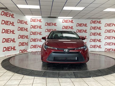 Used 2023 Toyota Corolla LE FWD image 2