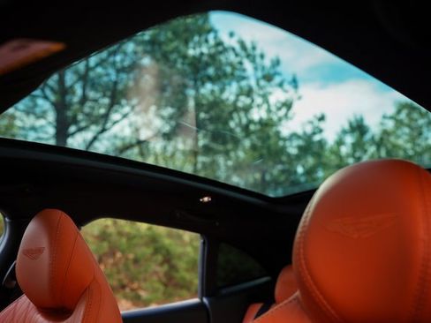 Used 2022 Aston Martin DBX image 26