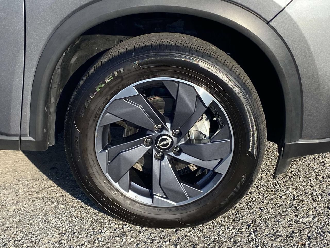 Used 2025 Nissan Rogue SV FWD image 10