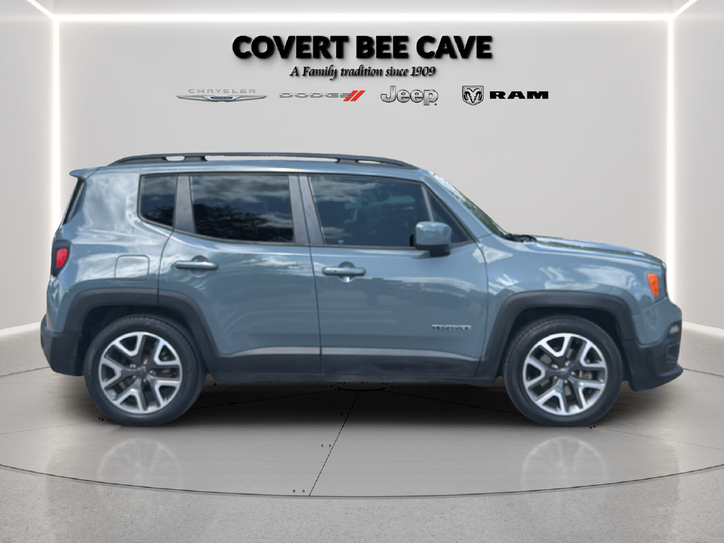 Used 2018 Jeep Renegade Latitude w/ UConnect 8.4 Nav Group FWD image 11