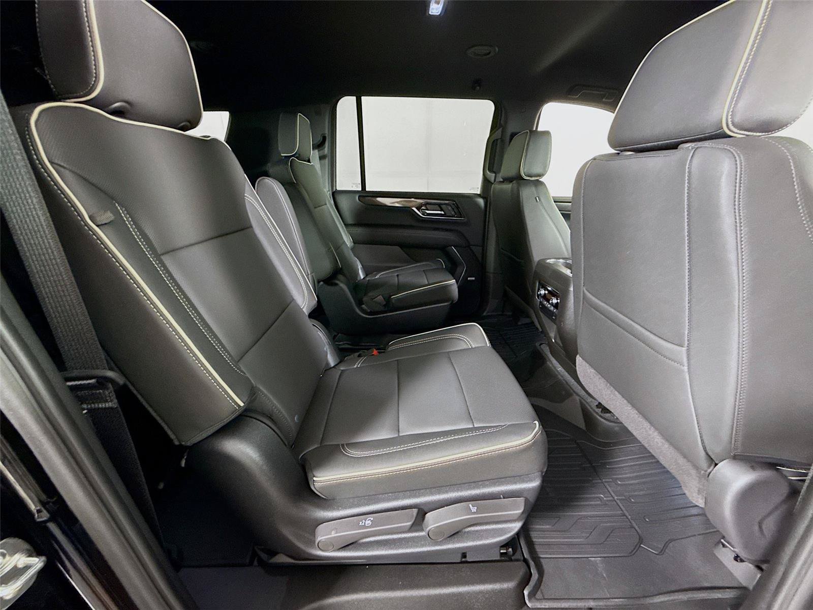New 2026 GMC Yukon XL Elevation w/ LPO, Floor Liner Package AWD/4WD image 22
