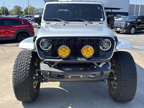 Used 2024 Jeep Gladiator Sport AWD/4WD image 11