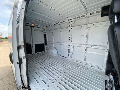 Used 2023 RAM ProMaster 2500 FWD image 4