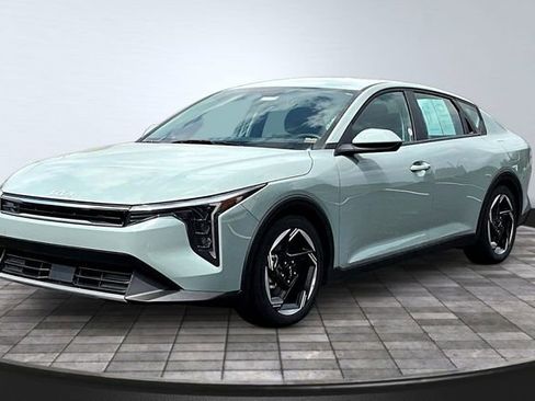 Used 2025 Kia K4 EX FWD image 1