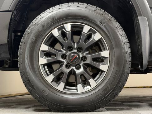 Used 2020 Nissan Titan PRO-4X w/ Pro-4x Convenience Package AWD/4WD image 12