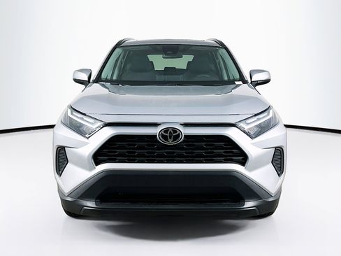 Used 2025 Toyota RAV4 XLE w/ Convenience Package image 2