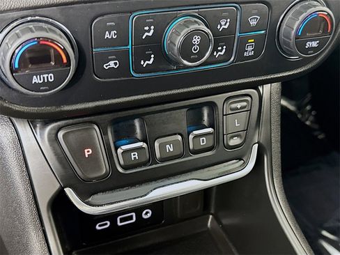 Used 2021 GMC Terrain SLE w/ Driver Convenience Package image 17