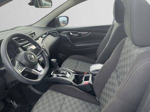 Used 2020 Nissan Rogue Sport SV image 9