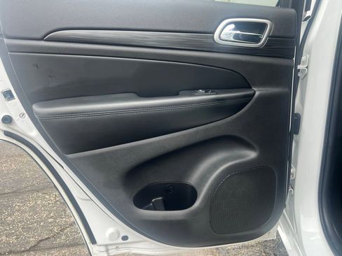 Used 2019 Jeep Grand Cherokee Altitude AWD/4WD image 33