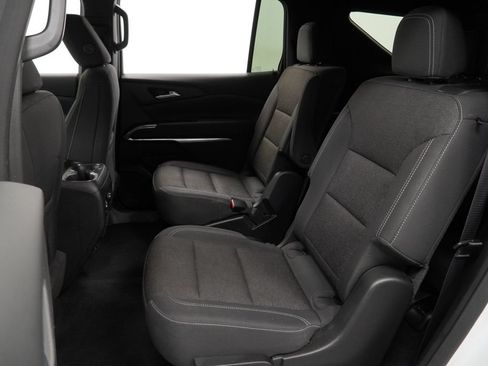 Used 2024 Chevrolet Traverse LT w/ Trailering Package FWD image 12