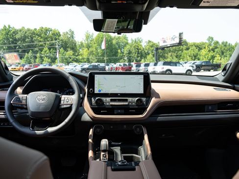 Used 2026 Toyota Grand Highlander AWD Hybrid image 21