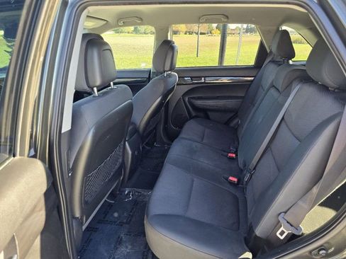 Used 2011 Kia Sorento LX image 34