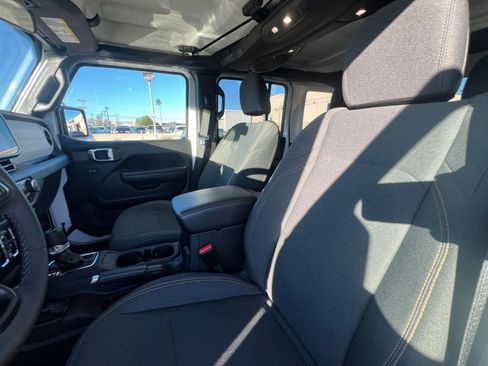 Used 2025 Jeep Wrangler Sport S image 36
