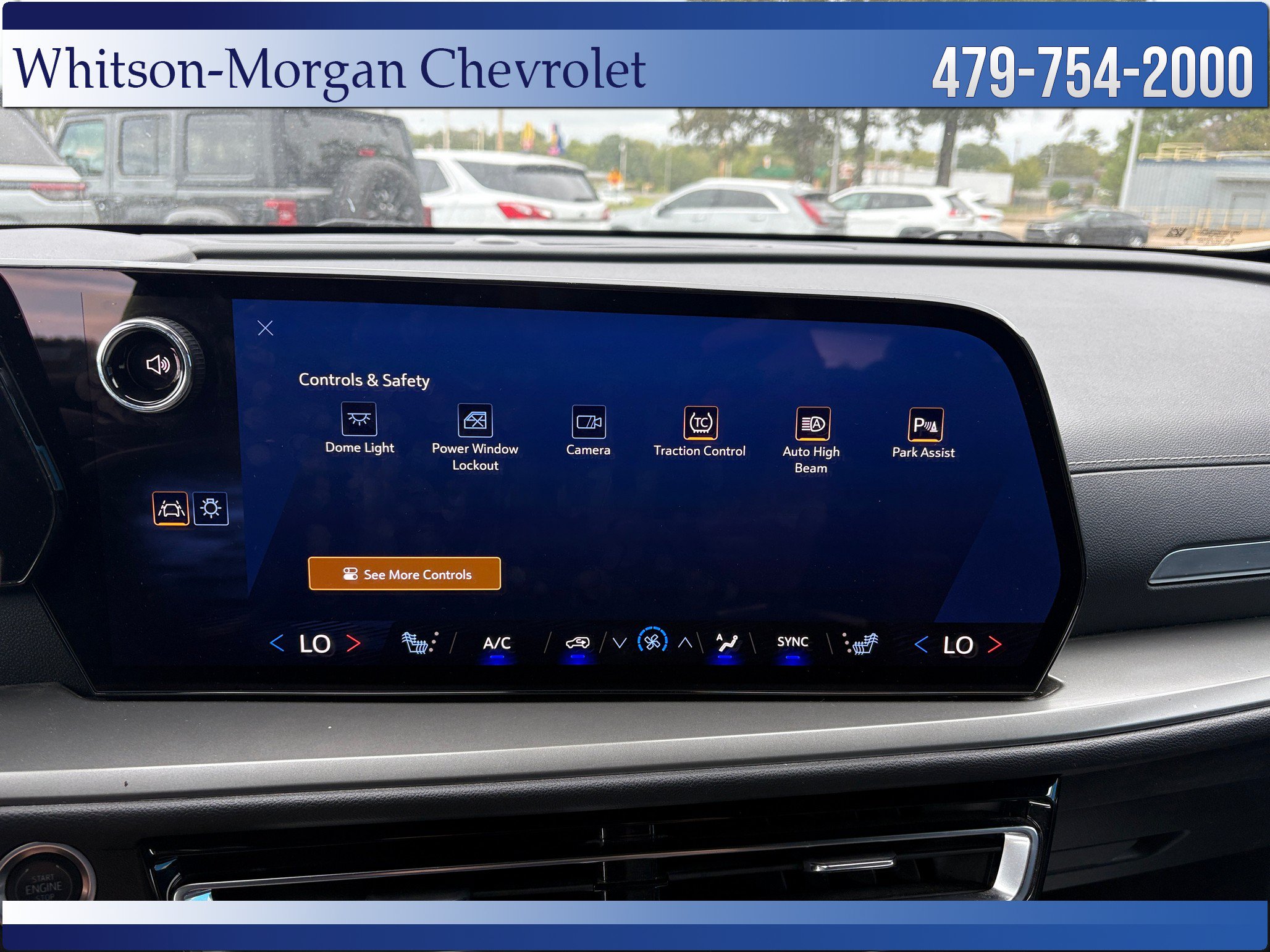 Used 2025 Chevrolet Traverse LT FWD image 23
