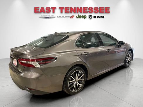 Used 2024 Toyota Camry XLE FWD image 3