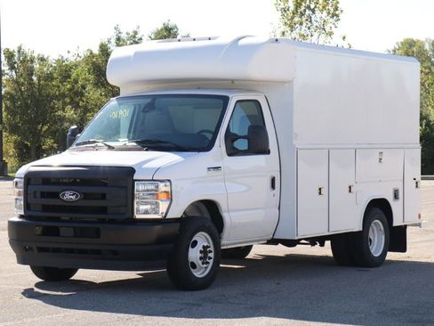 New 2026 Ford E-350 and Econoline 350 Super Duty w/ Power Equipment Group RWD image 3