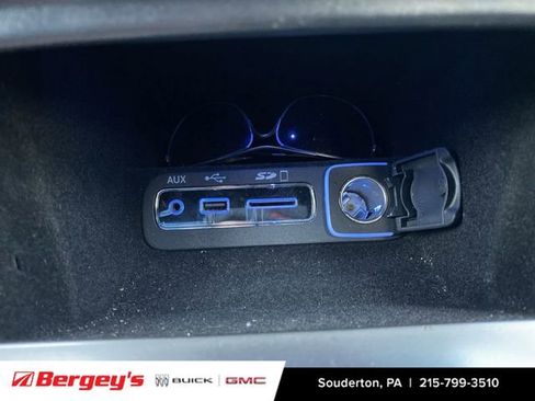 Used 2017 Jeep Grand Cherokee Altitude image 39