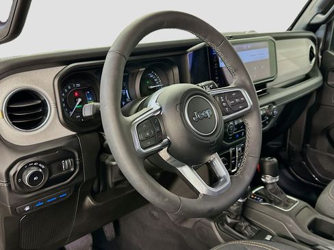 Used 2025 Jeep Wrangler Sahara w/ Safety Group image 18