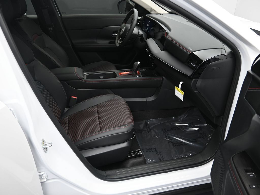 New 2026 Nissan Kicks SR FWD image 24