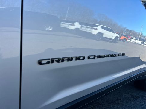 Used 2025 Jeep Grand Cherokee Altitude image 19