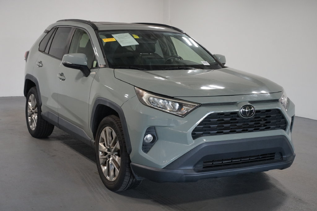 Used 2019 Toyota RAV4 XLE Premium FWD image 3