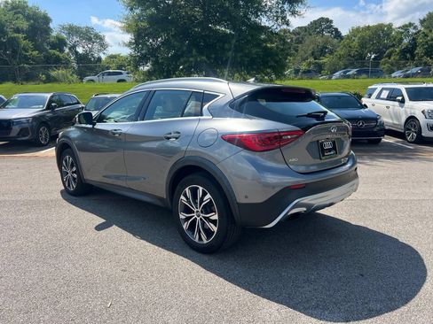 Used 2017 INFINITI QX30 Premium w/ Technology Package AWD/4WD image 8
