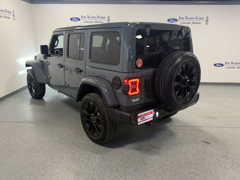 Used 2025 Jeep Wrangler Unlimited Sahara w/ Safety Group AWD/4WD image 31