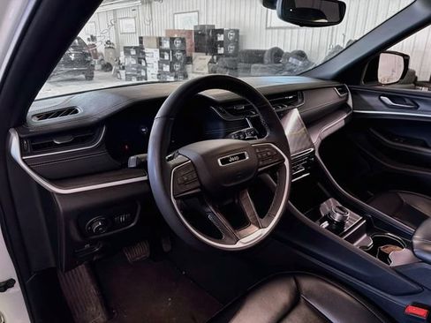 Used 2024 Jeep Grand Cherokee L Limited AWD/4WD image 8