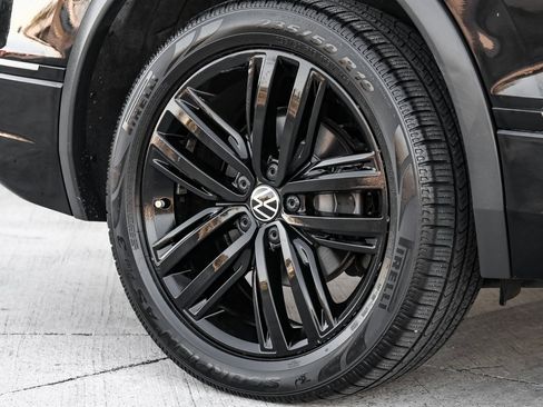 Used 2022 Volkswagen Tiguan SE R-Line image 59