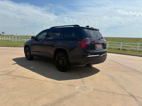 Used 2022 GMC Acadia SLE w/ Driver Convenience Package FWD image 2