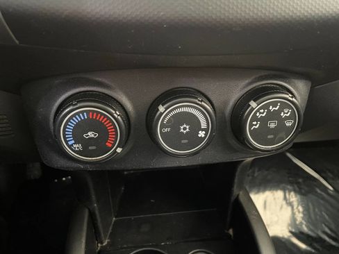 Used 2009 Mitsubishi Outlander SE image 36