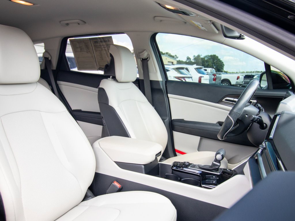 Used 2025 Kia Sportage EX FWD image 21