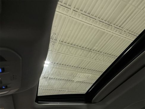 Used 2021 Toyota Highlander XLE image 18