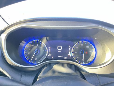 Used 2020 Chrysler Pacifica Touring-L Plus image 18