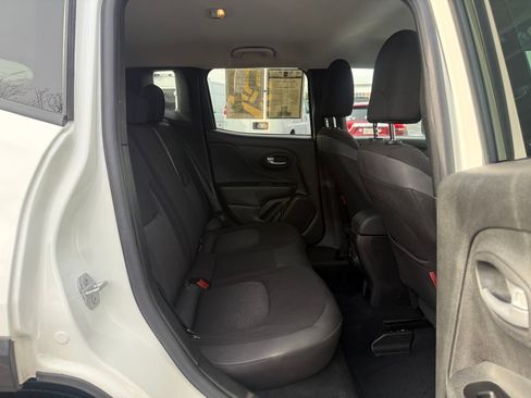 Used 2023 Jeep Renegade Trailhawk image 17