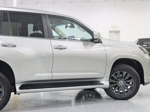 Used 2023 Lexus GX 460 Premium w/ Accessory Package AWD/4WD image 11