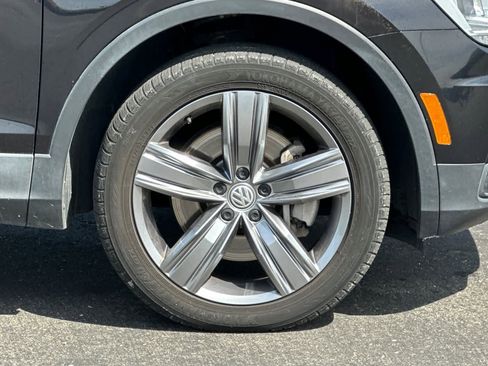Used 2020 Volkswagen Tiguan SEL image 32
