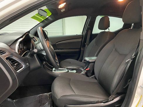 Used 2014 Dodge Avenger SE image 10