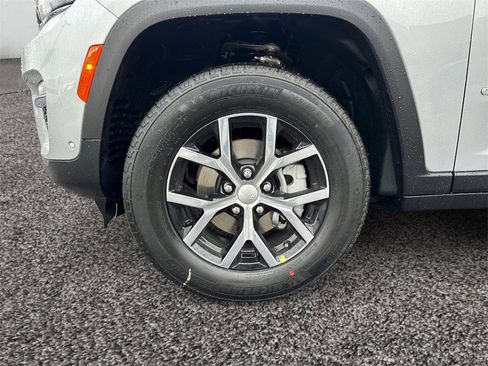 New 2025 Jeep Grand Cherokee Limited w/ Luxury Tech Group II image 10