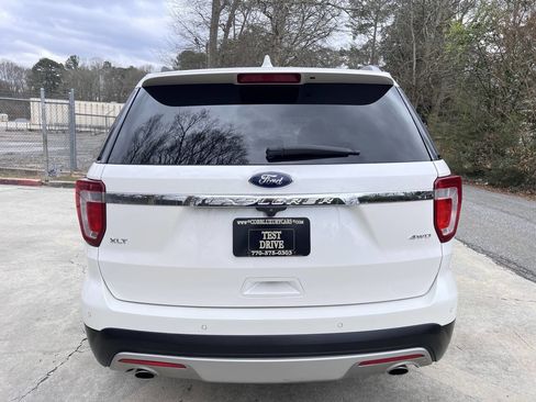 Used 2017 Ford Explorer XLT w/ Equipment Group 201A image 10