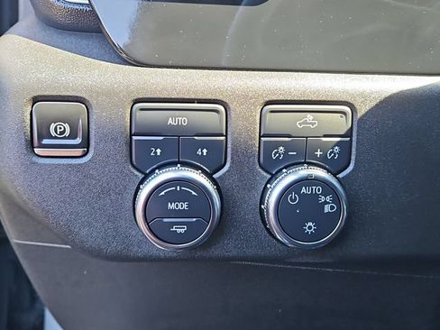Used 2025 GMC Sierra 1500 SLE w/ Preferred Package AWD/4WD image 15