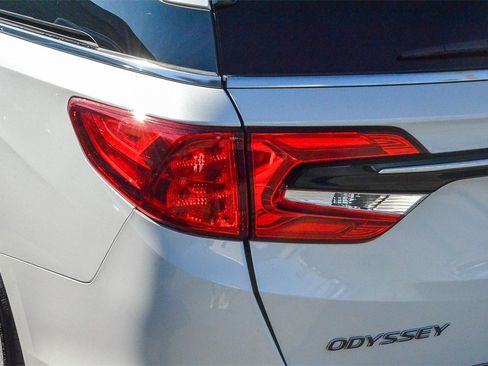 Used 2023 Honda Odyssey EX-L image 7