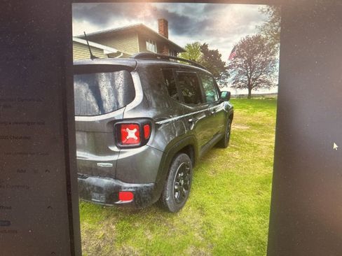 Used 2018 Jeep Renegade Latitude w/ Cold Weather Group AWD/4WD image 6